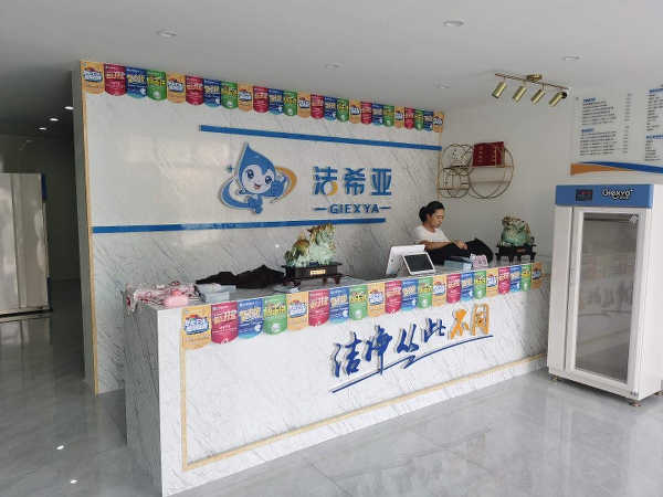 干洗連鎖加盟店設(shè)備去哪里買(mǎi)選擇成熟品牌如潔希亞