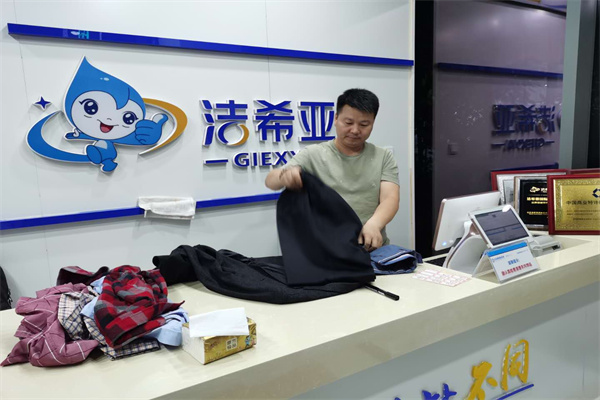 購(gòu)買品牌干洗設(shè)備要多少錢